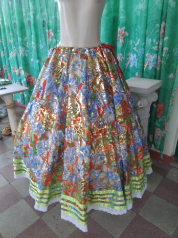 Saia ajustável veste P, M e G para eventos de candoblé e Umbanda .