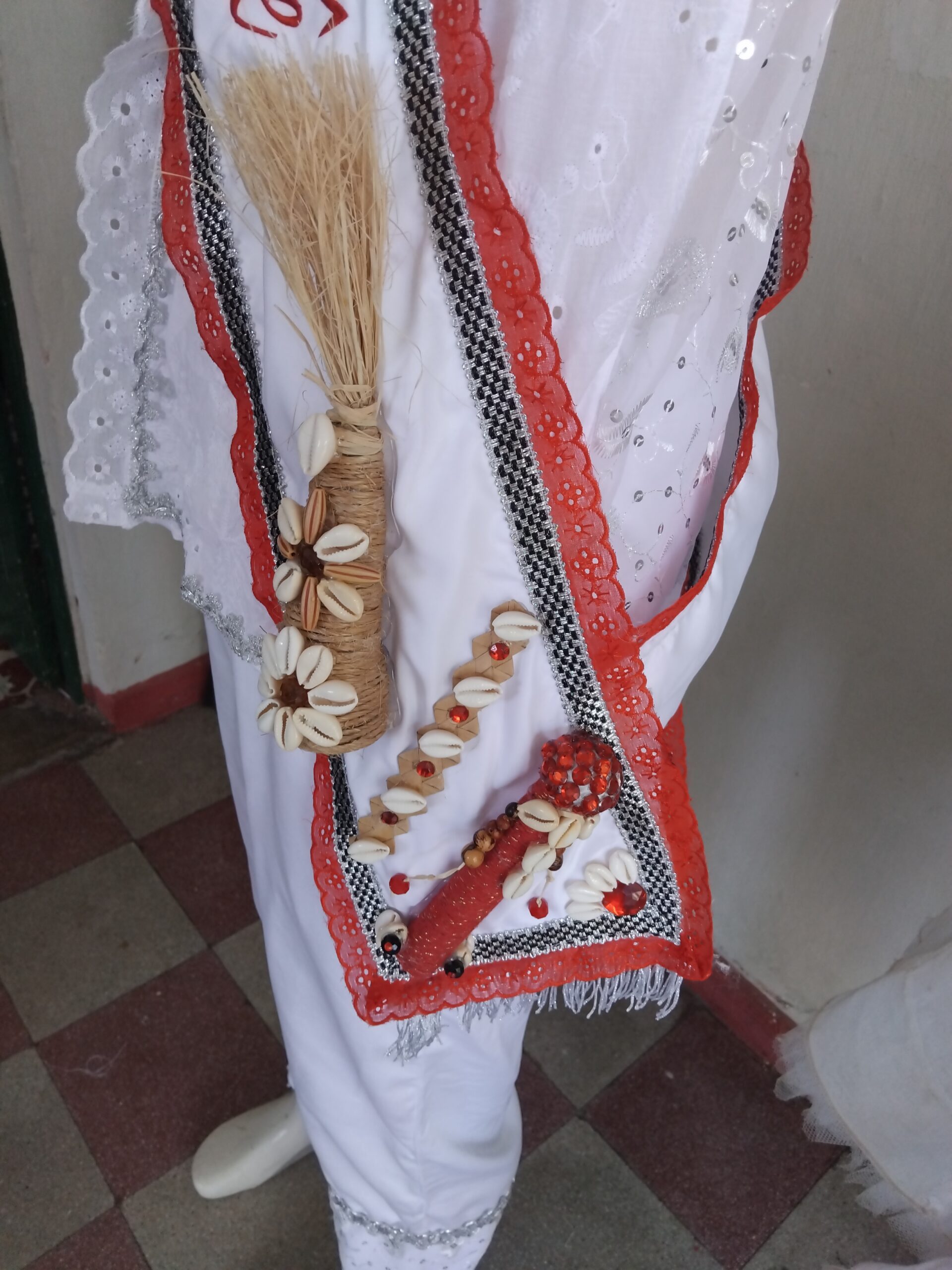 Faixa para Ogã personalizada e bordada com adereços do orixá .